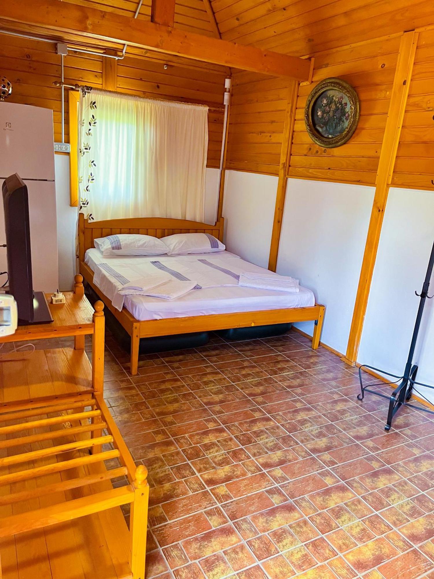 Colt De Rai Hotel Корбу Екстериор снимка