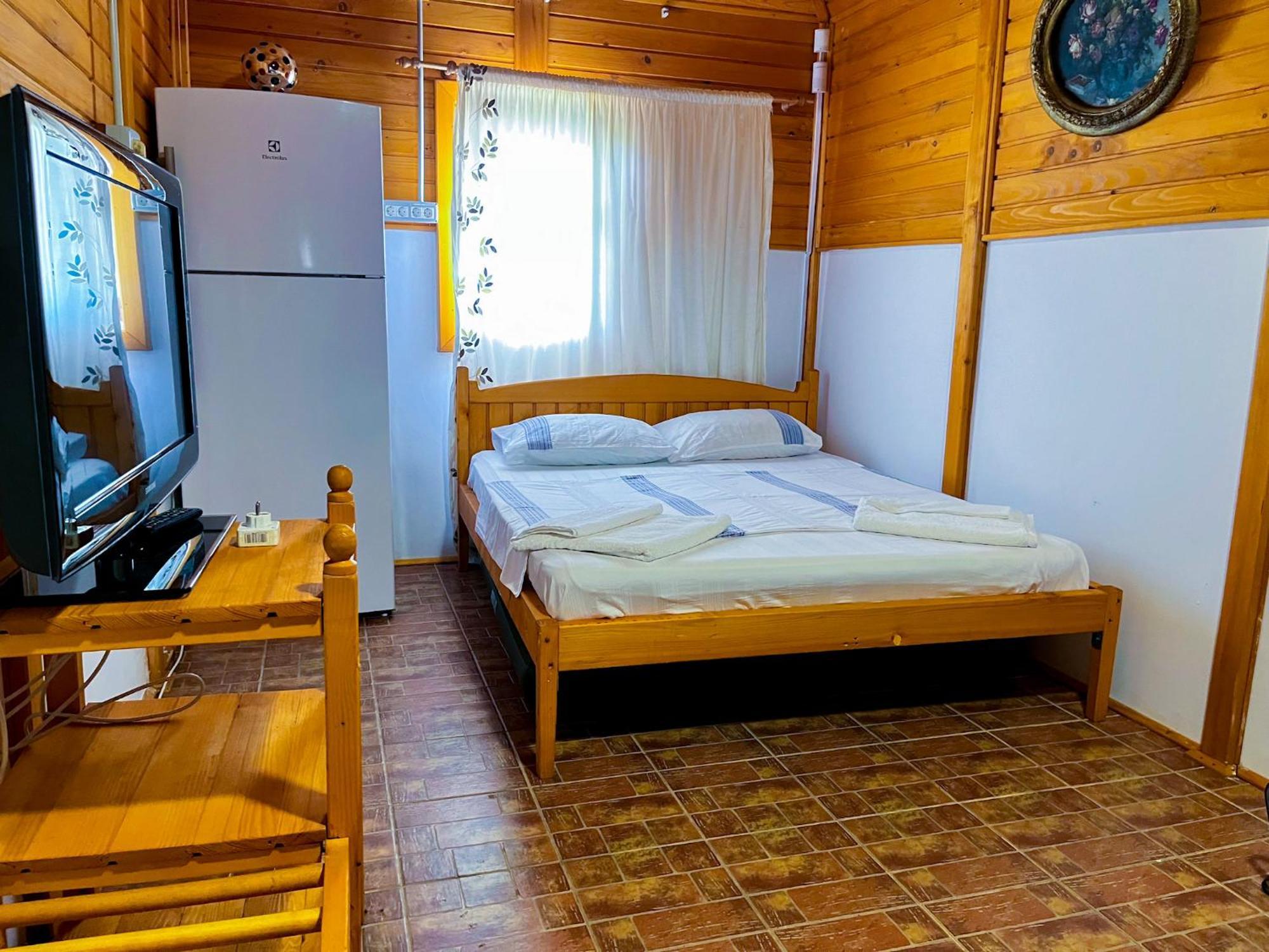 Colt De Rai Hotel Корбу Екстериор снимка