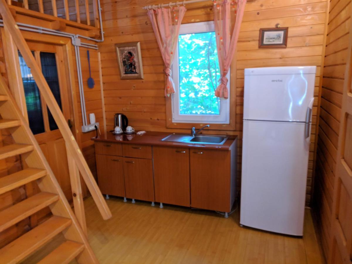 Colt De Rai Hotel Корбу Екстериор снимка